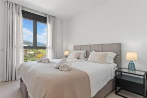 Seaview apt with pool by Costarentals - Ref M21