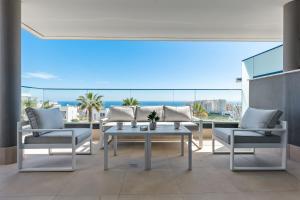 Seaview apt with pool by Costarentals - Ref M21