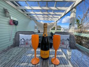 Den of Joy Humberston Fitties sleeps 6,hot tub,log burner