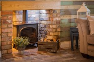 Den of Joy Humberston Fitties sleeps 6,hot tub,log burner