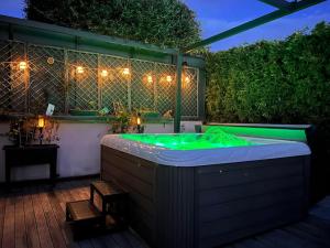 Villa Moderne avec Jacuzzi proche d'Avignon - 4hvězdičkové hotely ve městě Le Thor