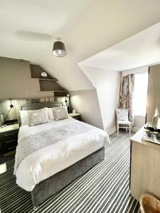 Double Room with Side Sea View room in Belle Dene Guest House