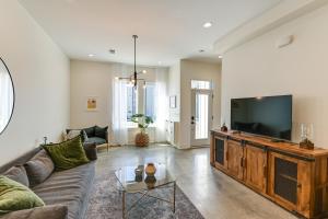 Chic and Modern Townhome 7 Mi to Downtown Nashville