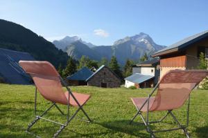 Maisons de vacances Chalet le Vertical - Chalet5*, sauna, jacuzzi, billard, balneo, massage, pistes a 150 m : photos des chambres