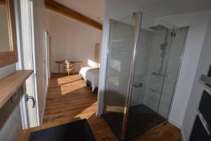 Maisons de vacances Chalet le Vertical - Chalet5*, sauna, jacuzzi, billard, balneo, massage, pistes a 150 m : photos des chambres