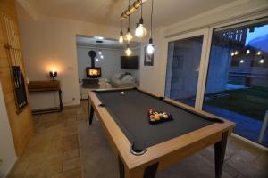 Maisons de vacances Chalet le Vertical - Chalet5*, sauna, jacuzzi, billard, balneo, massage, pistes a 150 m : photos des chambres