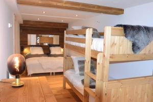 Maisons de vacances Chalet le Vertical - Chalet5*, sauna, jacuzzi, billard, balneo, massage, pistes a 150 m : photos des chambres