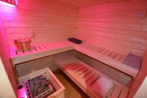 Maisons de vacances Chalet le Vertical - Chalet5*, sauna, jacuzzi, billard, balneo, massage, pistes a 150 m : photos des chambres