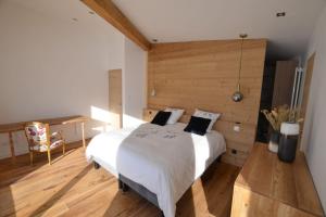 Maisons de vacances Chalet le Vertical - Chalet5*, sauna, jacuzzi, billard, balneo, massage, pistes a 150 m : photos des chambres