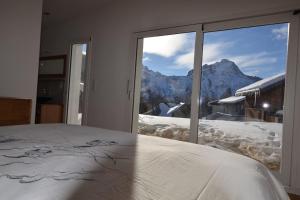 Maisons de vacances Chalet le Vertical - Chalet5*, sauna, jacuzzi, billard, balneo, massage, pistes a 150 m : photos des chambres