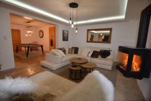 Maisons de vacances Chalet le Vertical - Chalet5*, sauna, jacuzzi, billard, balneo, massage, pistes a 150 m : photos des chambres