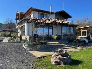 Vila Marina Ilkoni at Jrebchevo dam