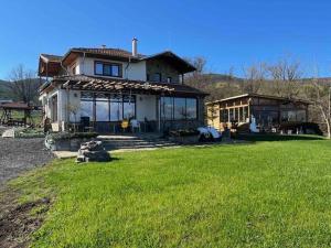 Vila Marina Ilkoni at Jrebchevo dam