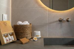 Stylish Rhodes Apartment with Prime Location - L & C City Escape