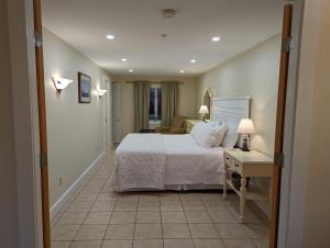 Waterfront ground floor condo Sheepscot Harbour Vacation Club 1 Bedroom Condo #205