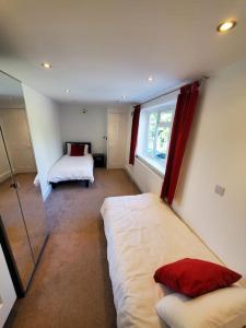 Central Windsor 2 bedroom flat with free parking