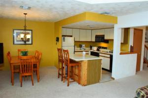 Seven Springs Sunridge 3 Bedroom Standard Condo with Loft, Ski-In Out condo