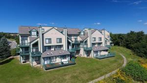 Seven Springs Meadowridge 2 Bedroom Standard Condo with Deck and Mountain Views! condo