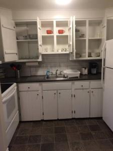 Bauer Terrace - Cozy 1 bedroom beside The Citadel