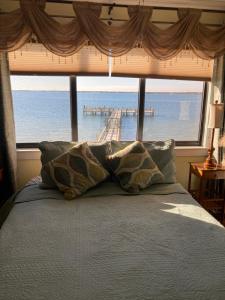 Romantic condo for 2-Sunset Harbor Palms 1-205, pool, fishing pier