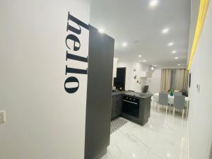 Central, Bright & Modern Apartment