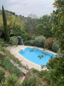 Magnificent villa very quiet, swimming pool, greenery, fenced garden, spectacular view