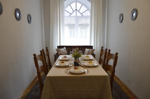 Unique Spacious Classic 3 bedroom Midtown Apartment ! BILLIARD room !