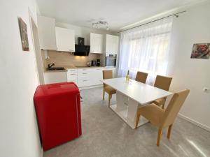 Jacky & Daniels Apartments Top 1