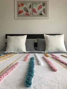 Departamento Los Canelos, a metros de Avenida Las Industrias- Incluye, NETFLIX DirecTV aire acondicionado, Internet