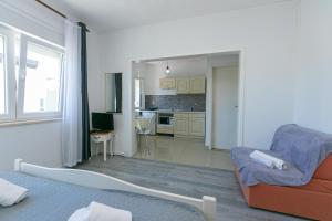 Apartments with WiFi Makarska - 19995