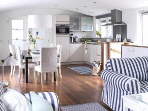 Amsterdam Loosdrecht Rien van den Broeke Village