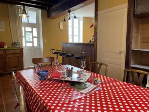 Maisons de vacances Gite Brout-Vernet, 4 pieces, 4 personnes - FR-1-489-35 : photos des chambres