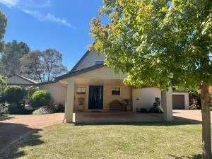 Martha's ......... Your hideaway in the highlands. - Burradoo