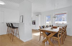 4 Bedroom Beautiful Home In Ebeltoft