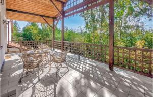 6 Bedroom Amazing Home In Mucharz