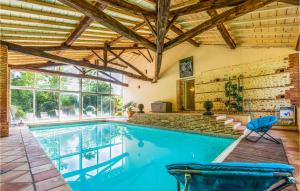 Maisons de vacances Awesome Home In Marquefave With Wifi, Swimming Pool And 3 Bedrooms : Maison de Vacances 3 Chambres 