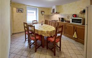 2 Bedroom Lovely Home In Bas-En-Basset