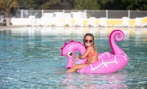 Maisons de vacances Camping Officiel Siblu Le Pipiou : photos des chambres