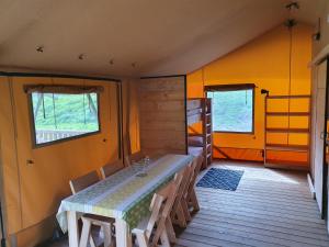 Tentes de luxe Luxury Safari Tents at Moulin Du Pommier Glamping & Camping : photos des chambres