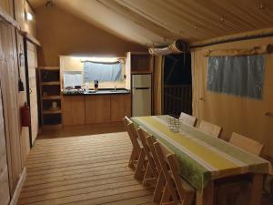 Tentes de luxe Luxury Safari Tents at Moulin Du Pommier Glamping & Camping : photos des chambres