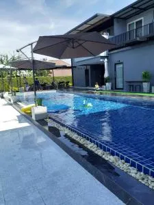 Family Pool View บ้านพักครอบครัวและสระว่ายน้ำ - Prakhon Chai