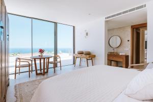 Serenity Villa on the Cliff with climatized pool