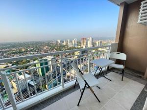 Affordable staycation BRAND NEW 2BR (39B) Infina Towers Aurora Boulevard
