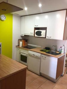 2 bedroom with parking, WiFi, views & heated pool