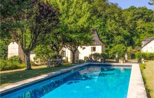 Maisons de vacances Beautiful home in Sarrazac with Outdoor swimming pool, WiFi and 2 Bedrooms : photos des chambres