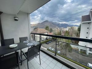 Le Mont-Veyrier, parking et vue