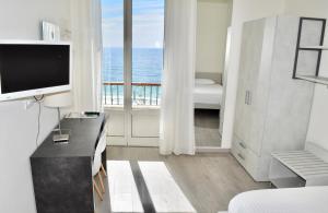Single Room with Balcony and Sea View room in Hotel Boncardo