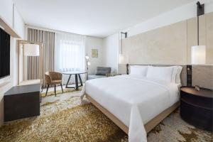 Deluxe Queen Room room in The Westin Grand Frankfurt
