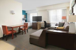 Queen Studio with Sofa Bed room in Residence Inn Dallas Park Central