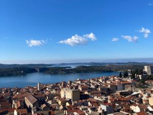 Apartment Barone Šibenik - city view & free parking 